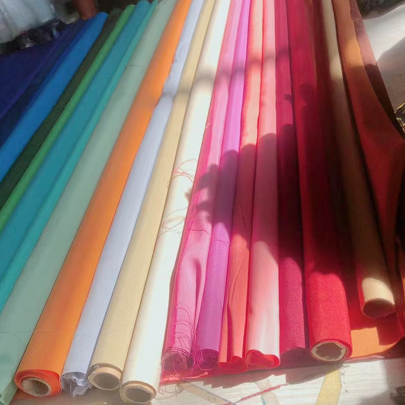 TMIE-08-5-2 112 سانتی متر عرض وزن سبک 75GSM رنگ سفارشی و بیش از 100+ رنگ آستر رنگ شده پارچه پلی استر پوپلین